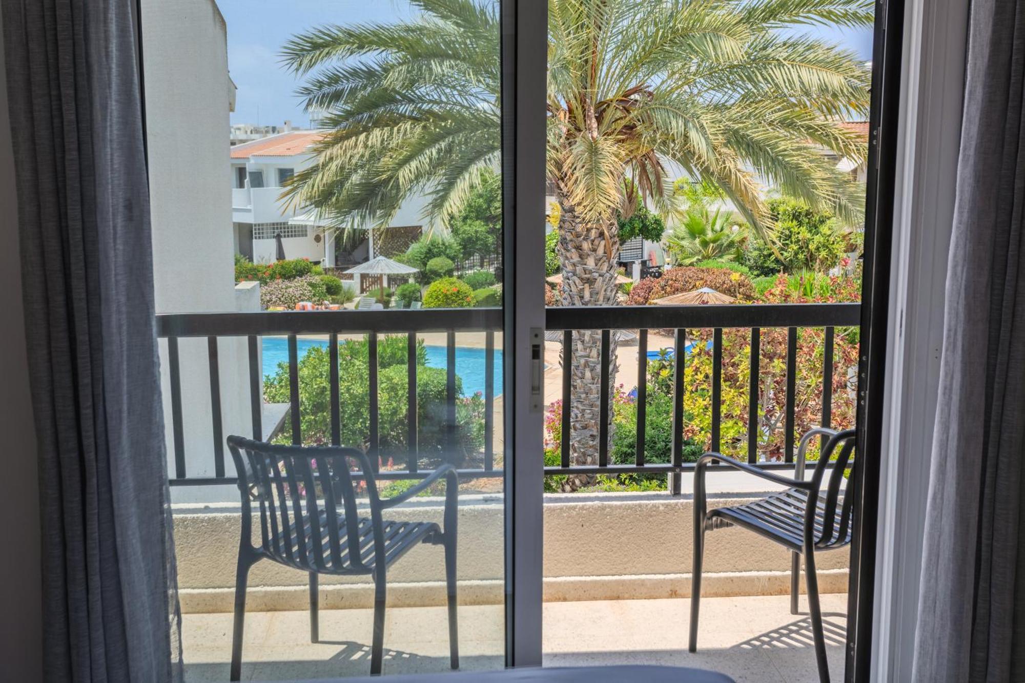 Taheli's Modern Townhouse With A Pool * Paphos