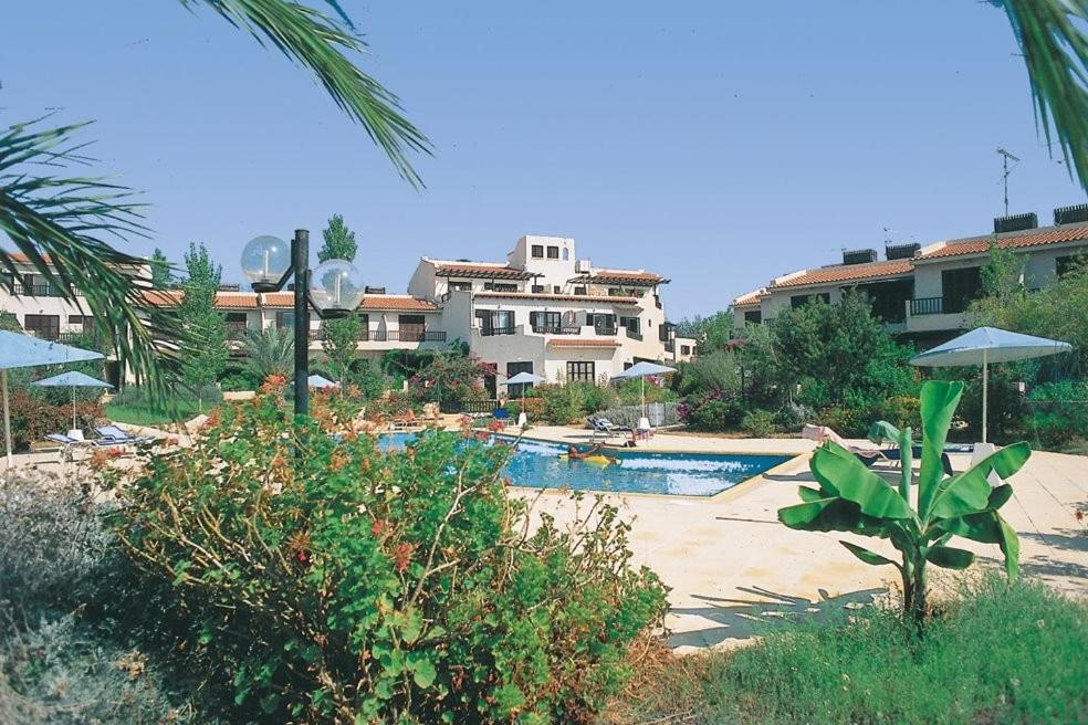 Taheli's Modern Townhouse With A Pool Paphos