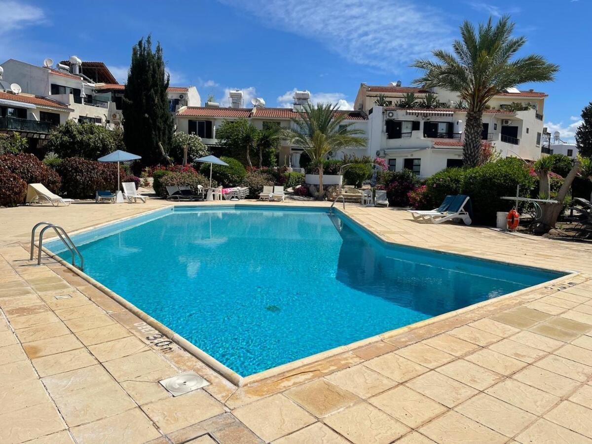 Taheli's Modern Townhouse With A Pool Appartement