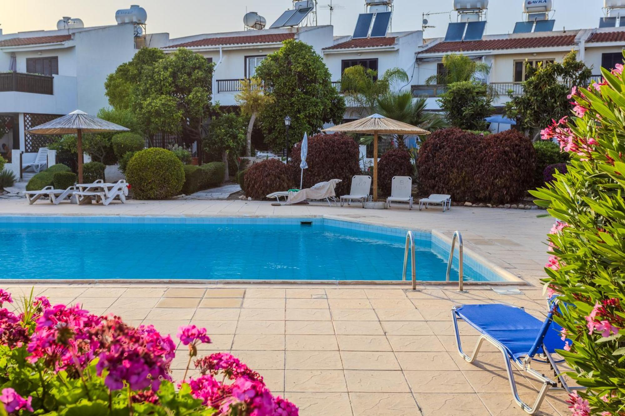 Taheli's Modern Townhouse With A Pool Appartement