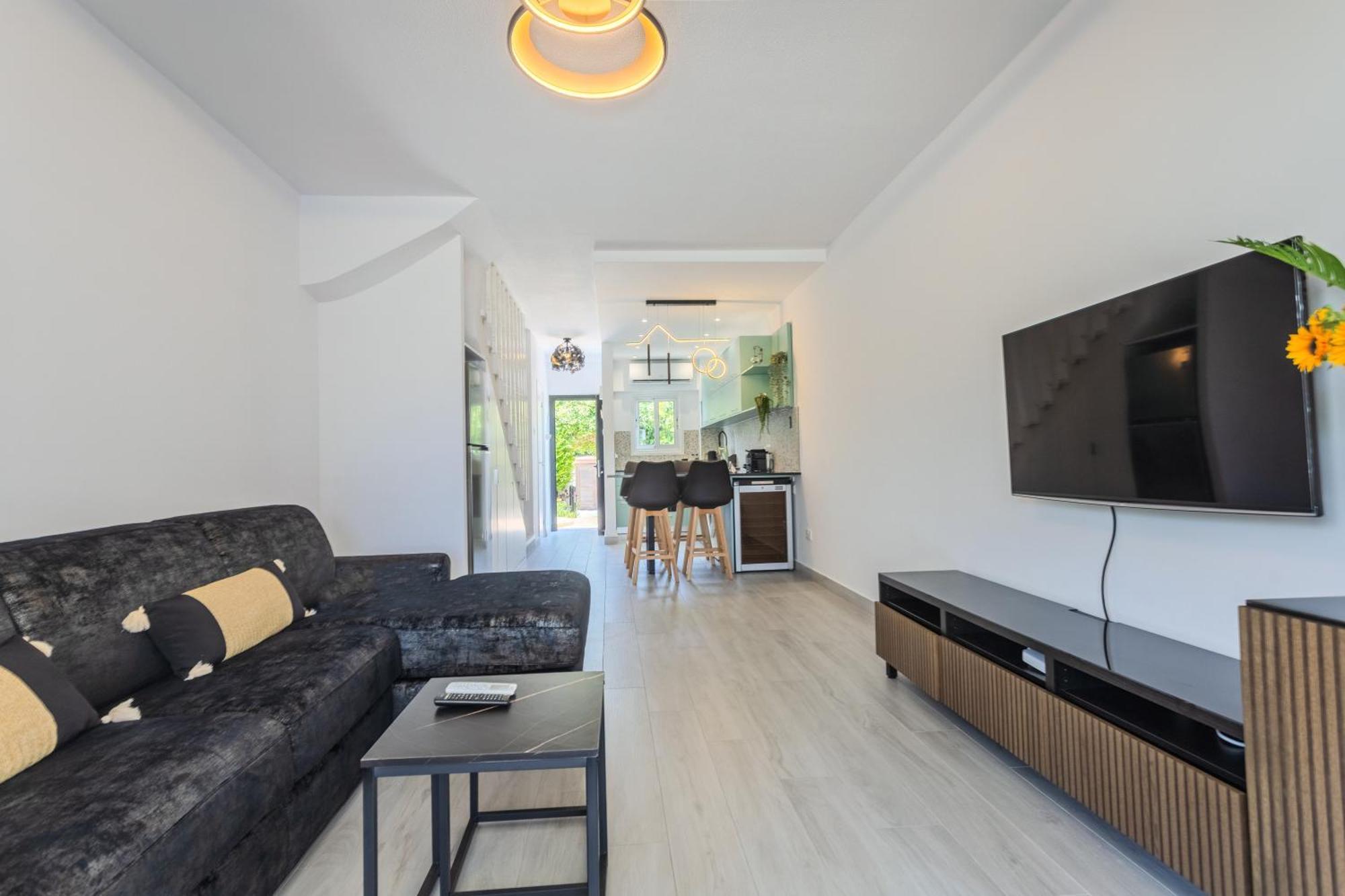 Taheli's Modern Townhouse With A Pool Paphos