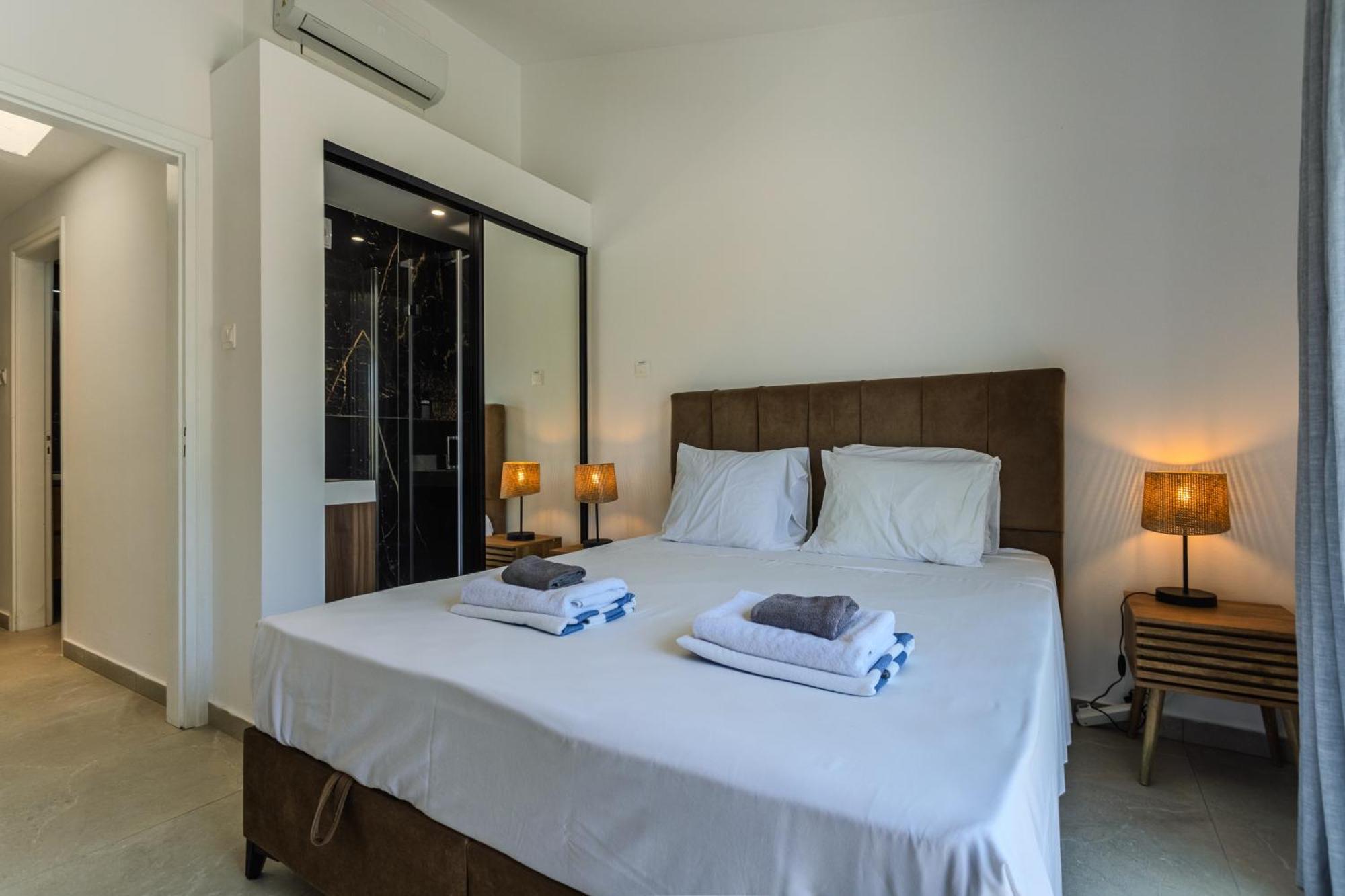 Taheli's Modern Townhouse With A Pool Appartement Paphos