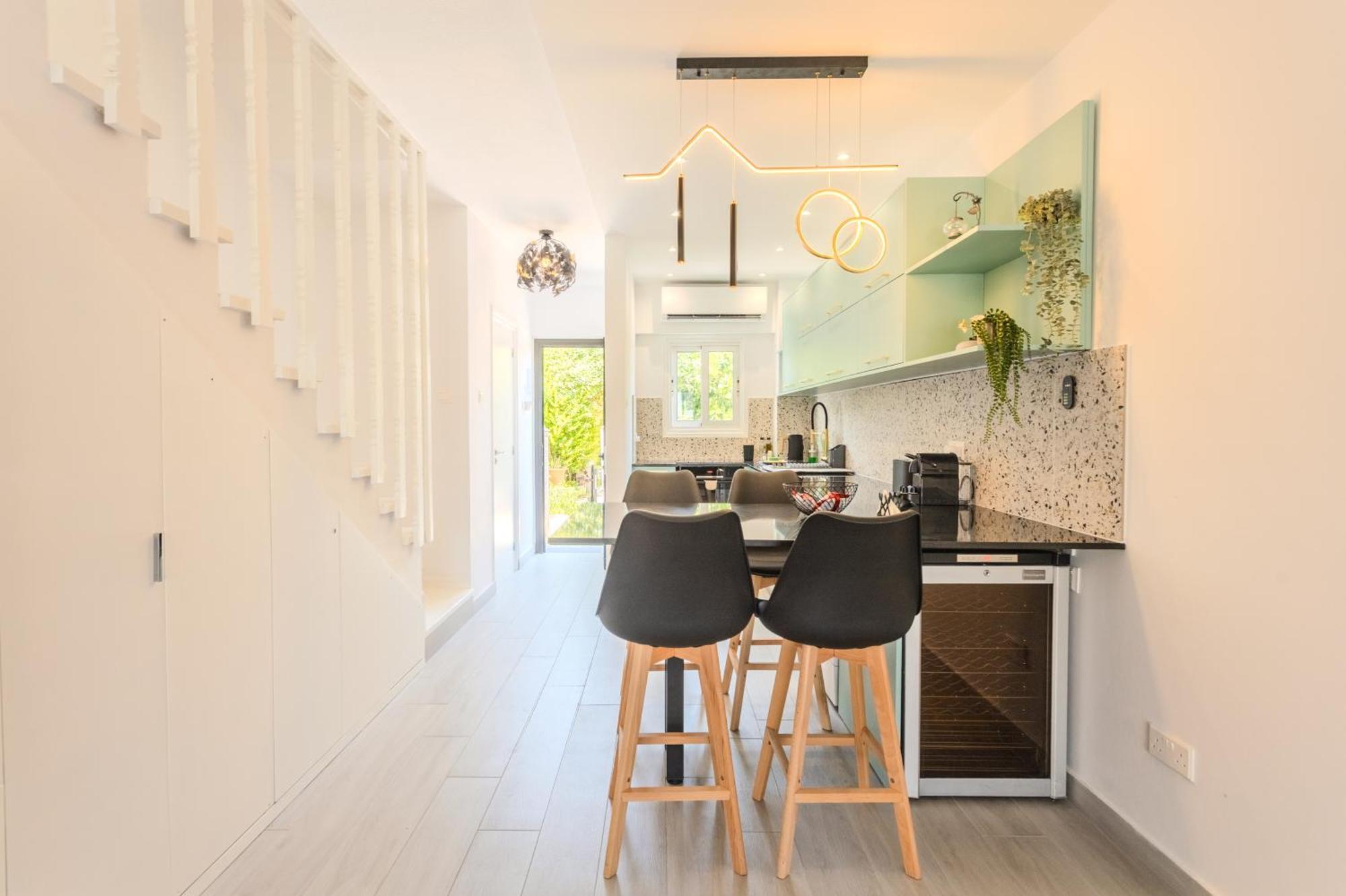 Taheli's Modern Townhouse With A Pool
